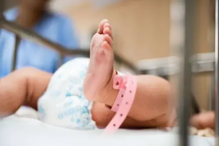 Xırdalanda 2 aylıq körpə boğularaq öldü