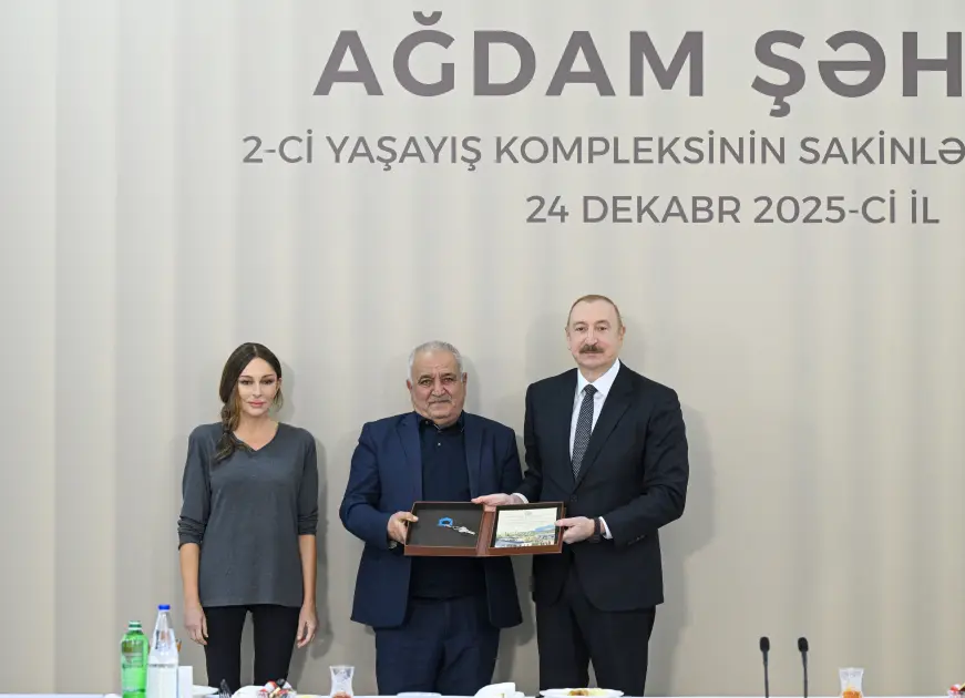 Prezident və xanımı Ağdamda sakinlərlə görüşdü - Foto/Yeniləndi