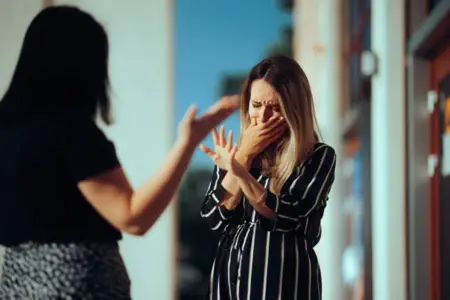 7 ildir münasibətləri pis olan müəllimlər - Küçədə bir-birlərini döydülər