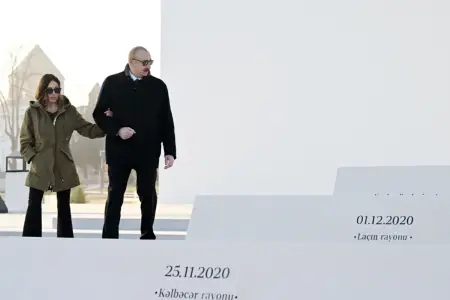 Prezident: "Bu günlər Zəfər tağının pilləkənlərində də əks olunub" – Video