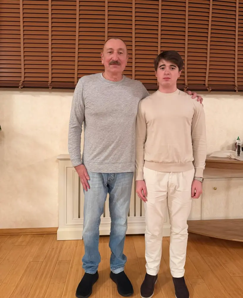 Emin Ağalarovla əkizləri Prezidenti belə təbrik etdilər - Fotolar