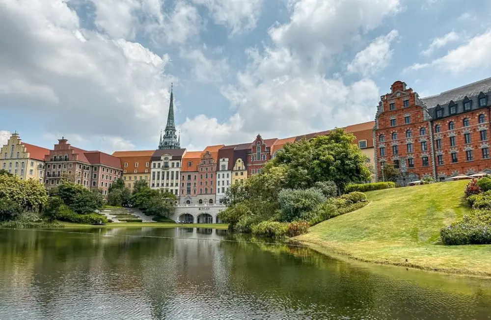 İşə gedirsən, özünü Avropada hiss edirsən – məşhur şirkətin qeyri-adi kampusu – Fotolar