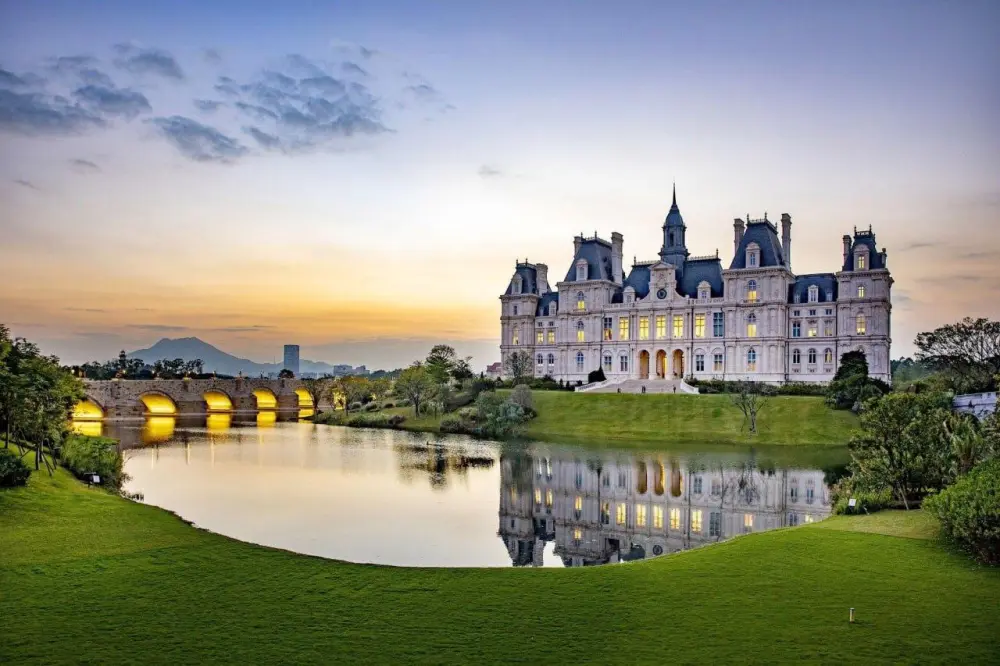 İşə gedirsən, özünü Avropada hiss edirsən – məşhur şirkətin qeyri-adi kampusu – Fotolar