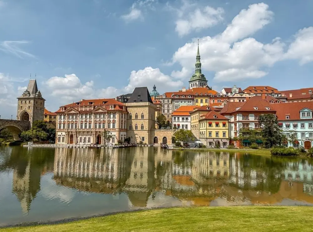 İşə gedirsən, özünü Avropada hiss edirsən – məşhur şirkətin qeyri-adi kampusu – Fotolar