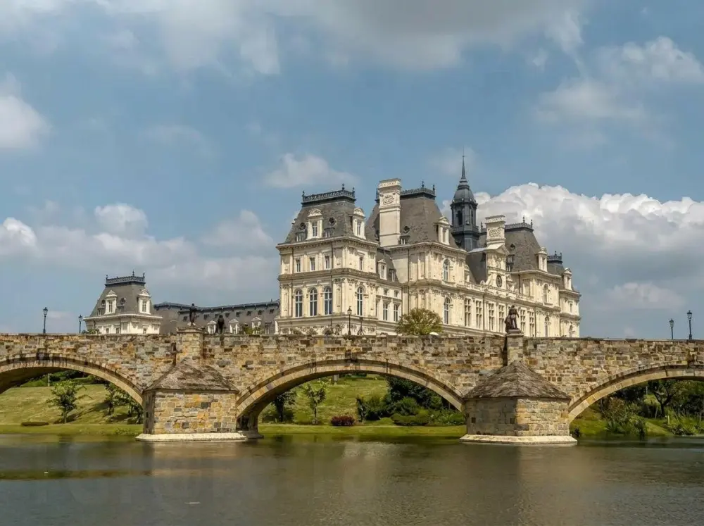 İşə gedirsən, özünü Avropada hiss edirsən – məşhur şirkətin qeyri-adi kampusu – Fotolar