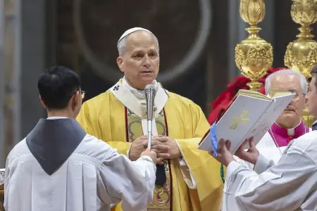 Vatikanda Milad ayinini ilk dəfə o idarə etdi - Foto 