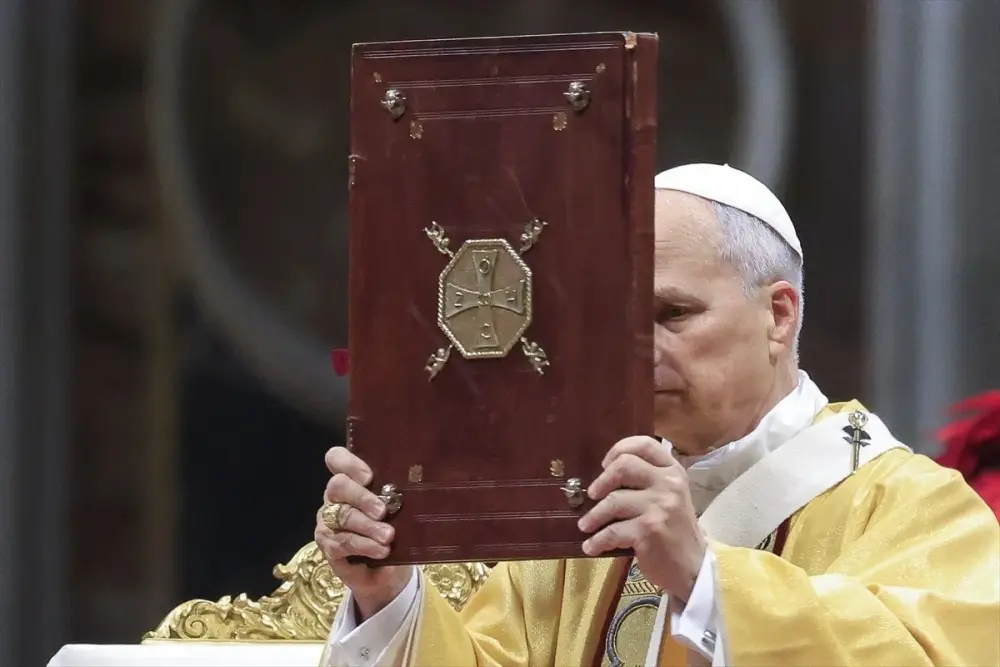 Vatikanda Milad ayinini ilk dəfə o idarə etdi - Foto 