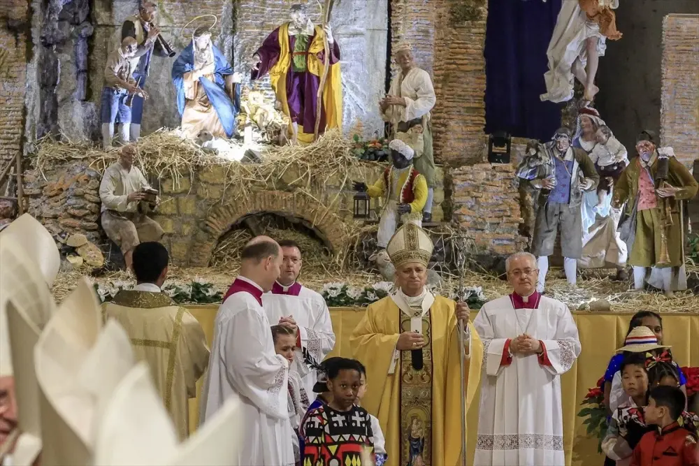 Vatikanda Milad ayinini ilk dəfə o idarə etdi - Foto 