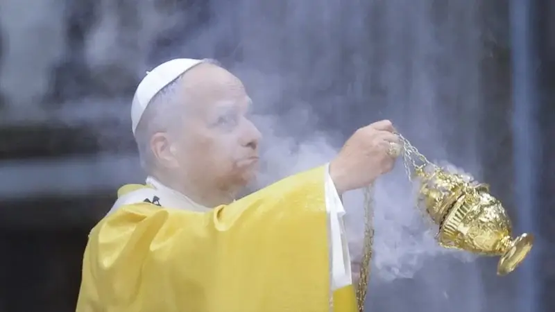 Vatikanda Milad ayinini ilk dəfə o idarə etdi - Foto 