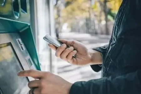 Pul köçürmələri zamanı ailə əlaqələri yoxlanılacaq: Bu ölkədə gələn ildən qüvvəyə minəcək 