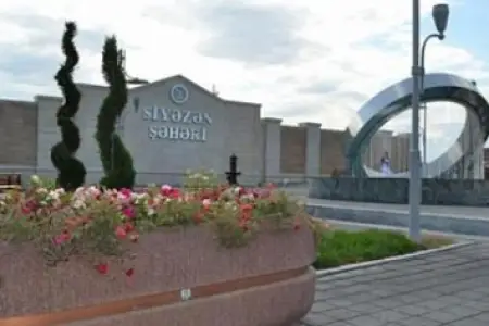 Siyəzəndə 3 yaşlı uşaq maşında yanaraq öldü – Video