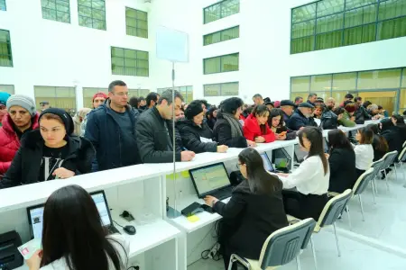 Deputat: Səhiyyə müəssisələrində növbə sıxlığı narahatlıq yaradır