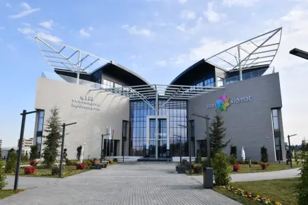 “ASAN Xidmət”də mühafizəçi ilə əlbəyaxa olub pilləkəndən yıxıldılar