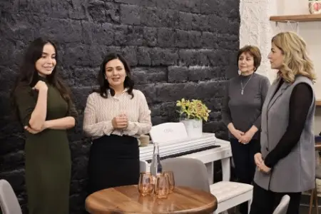 Leyla Əliyeva “YAŞA” Mərkəzində yaşlı nəslin nümayəndələri ilə görüşdü - Fotolar