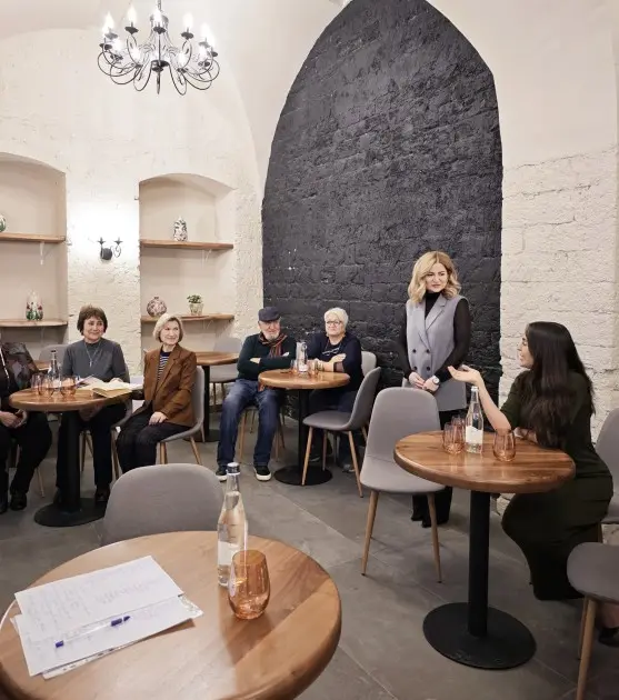 Leyla Əliyeva “YAŞA” Mərkəzində yaşlı nəslin nümayəndələri ilə görüşdü - Fotolar