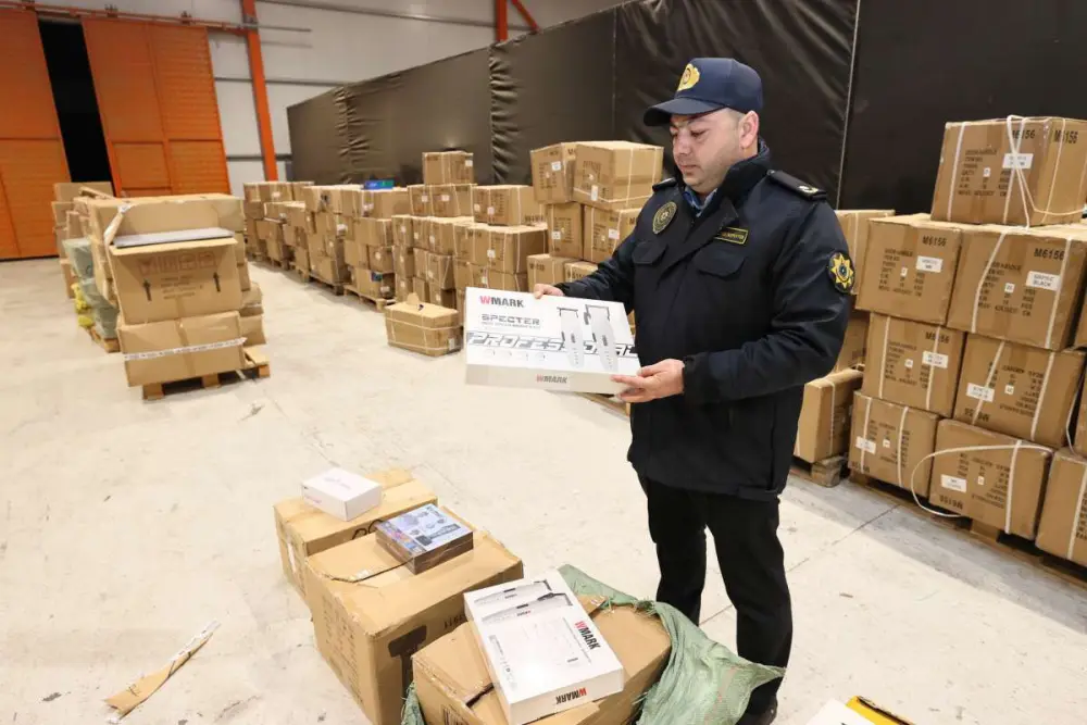 "Uşaq oyuncaqları" adı altında ölkəyə gətirilən mallardan görün nə çıxdı - Foto