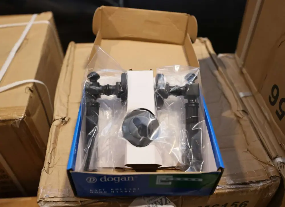 "Uşaq oyuncaqları" adı altında ölkəyə gətirilən mallardan görün nə çıxdı - Foto