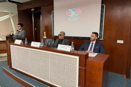 Professor İlham Rəhimov Moskvada tələbə və müəllimlərlə görüşdü - FOTOLAR