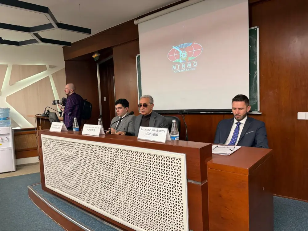 Professor İlham Rəhimov Moskvada tələbə və müəllimlərlə görüşdü - FOTOLAR