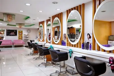 Qadın işlədiyi gözəllik salonunda öldü