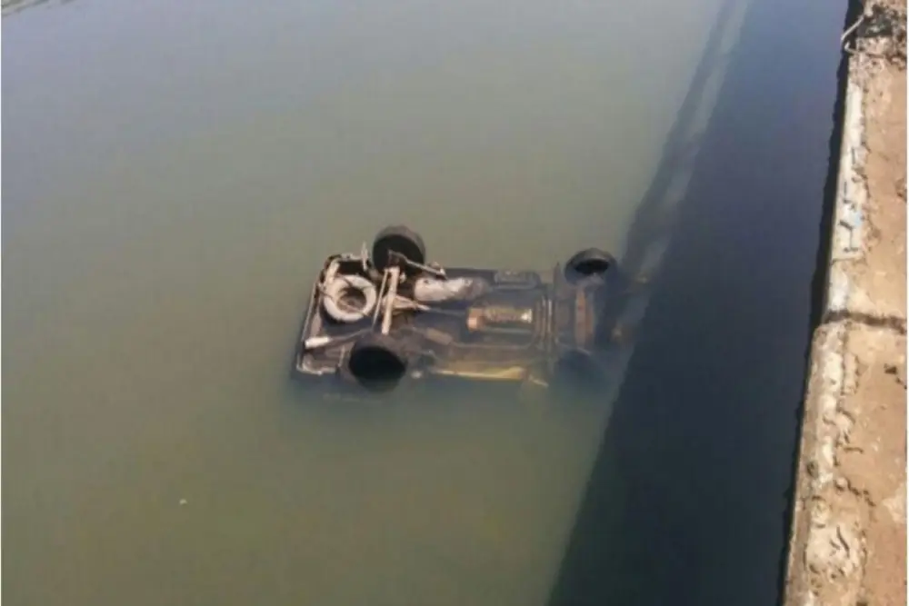 Avtomobil kanala aşdı, bir nəfər öldü – Foto