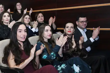 Prezidentin qızı ilə gəlini “Romeo və Cülyetta”nı izlədi - Fotolar