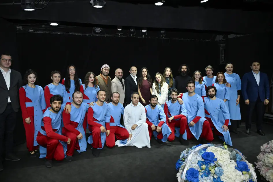 Prezidentin qızı ilə gəlini “Romeo və Cülyetta”nı izlədi - Fotolar