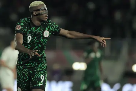 Osimhen matçda izini qoydu - Qrup lideri oldu