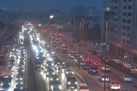 Bakının mərkəzində tıxaca görə hərəkətə keçilir - Video