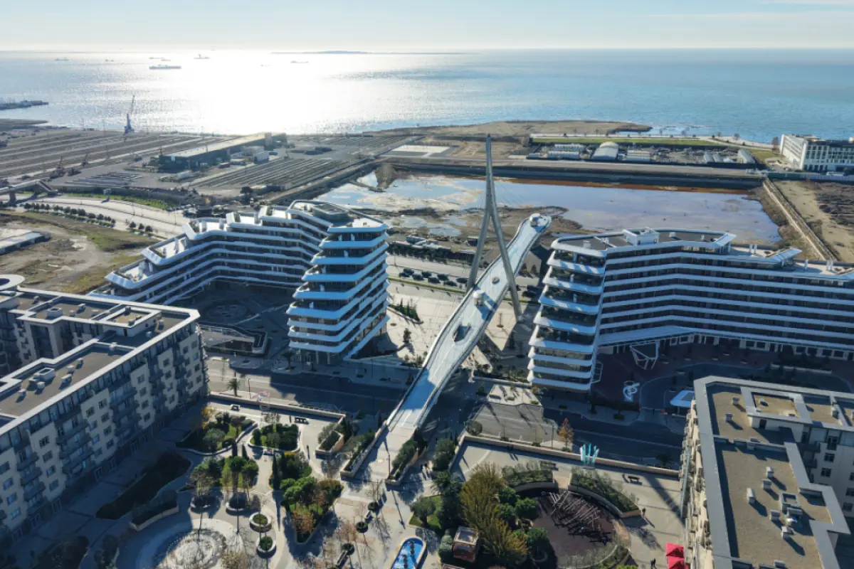 Prezident ailəsi ilə “Bakı Ağ Şəhər”də olub