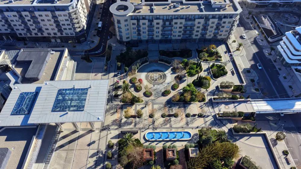 Prezident ailəsi ilə “Bakı Ağ Şəhər”də olub