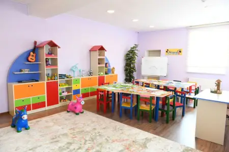 Körpələr evində qalmaqal: Uşaqlar işçilərin evində saxlanılıb? 