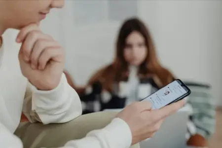 Bu saat aralığında ekrana baxanların diqqətinə! Səhhətinizə mənfi təsir edir