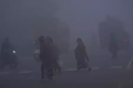 Delhidə sıx duman: 128 uçuş ləğv edildi