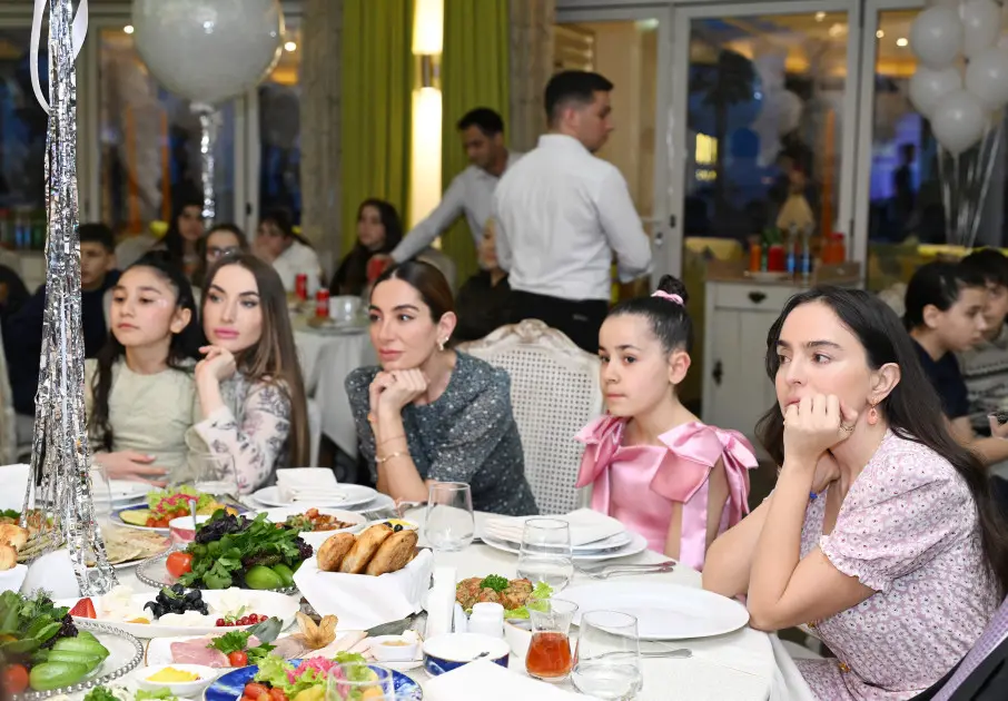 Əliyevalar xüsusi qayğıya ehtiyacı olan uşaqlar üçün təşkil olunan bayram şənliyində – Fotolar