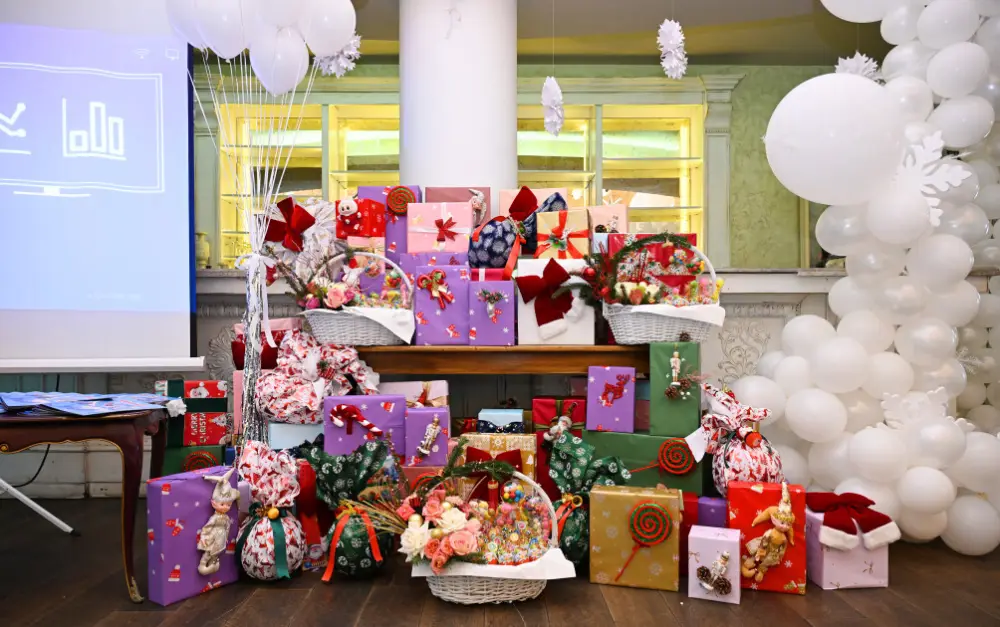 Əliyevalar xüsusi qayğıya ehtiyacı olan uşaqlar üçün təşkil olunan bayram şənliyində – Fotolar