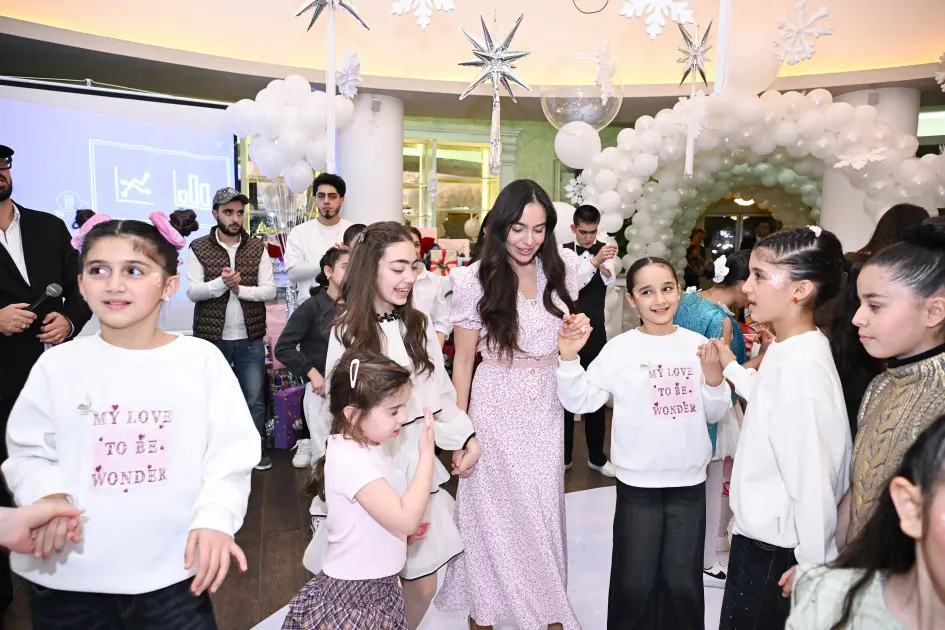 Əliyevalar xüsusi qayğıya ehtiyacı olan uşaqlar üçün təşkil olunan bayram şənliyində – Fotolar