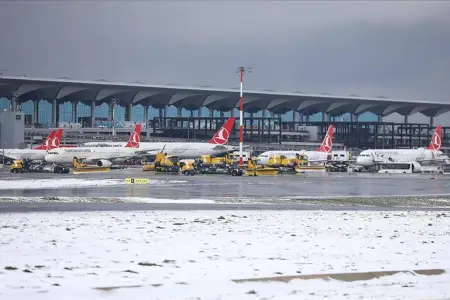 Türkiyədə 100-dən çox uçuş ləğv edildi – Yeniləndi