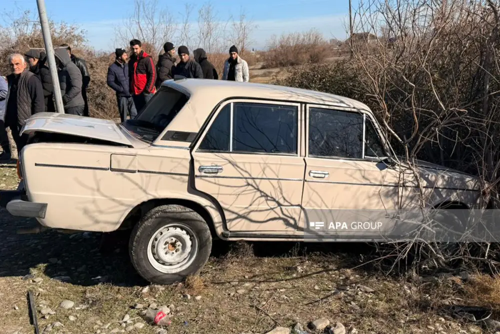 Ağır qəza: Xəsarət alanlar var - Foto 