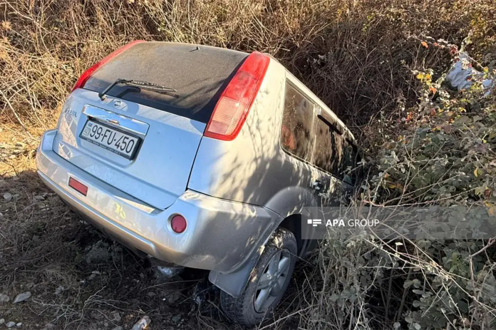 Ağır qəza: Xəsarət alanlar var - Foto 