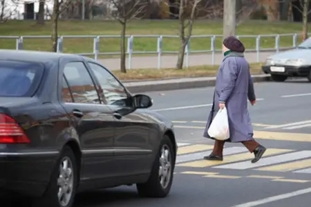 63 yaşlı qadını maşın vurub öldürdü