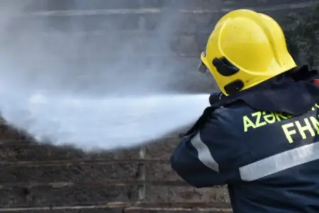 Paytaxtda mağaza yandı