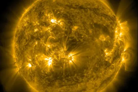 Günəşdə partlayış oldu