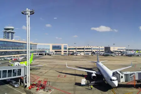 BƏƏ Yəməndəki hava limanından hərbçilərini çıxarmağa başladı