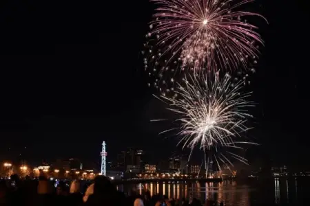Bakıda atəşfəşanlıq oldu - Fotolar