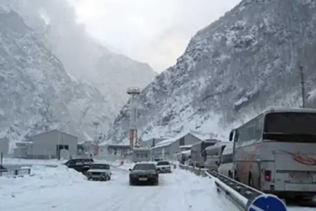 Sərhəd bağlandı, avtomobillərin keçidinə qadağa qoyuldu