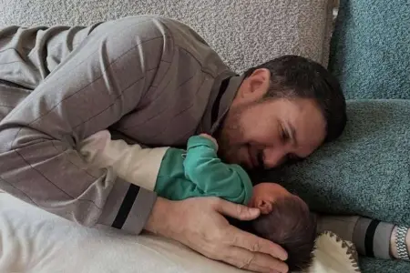 Nadir Qafarzadə nəvəsi ilə 