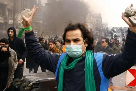 İranda etirazlar davam edir: 16 nəfər öldü, 582 etirazçı həbs edildi