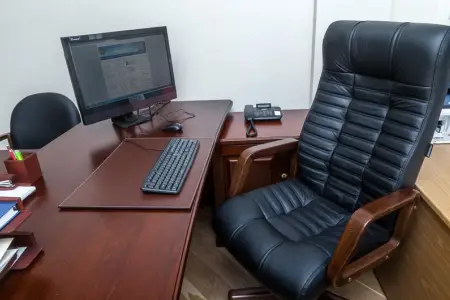  Azərbaycanda vəzifəli şəxsin evdən meyiti tapıldı 