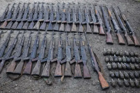 Polis iki gündə 26 avtomat, 11 tüfəng, 26 qumbara aşkarladı